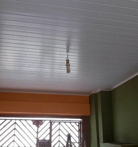 Forro pvc branco com friso